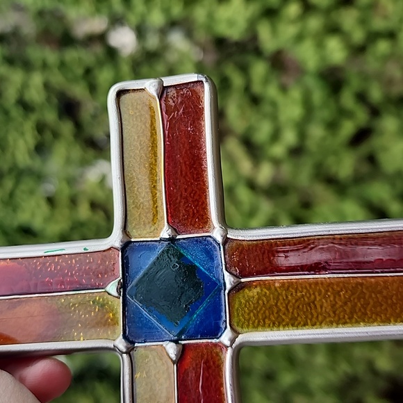 Stained glass hand crafted cross sun catcher - Picture 2 of 12
